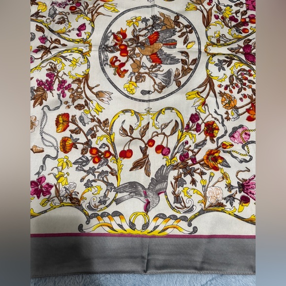 Vintage Floral Patterned Silk Scarf 27” x 28” - Picture 6 of 10